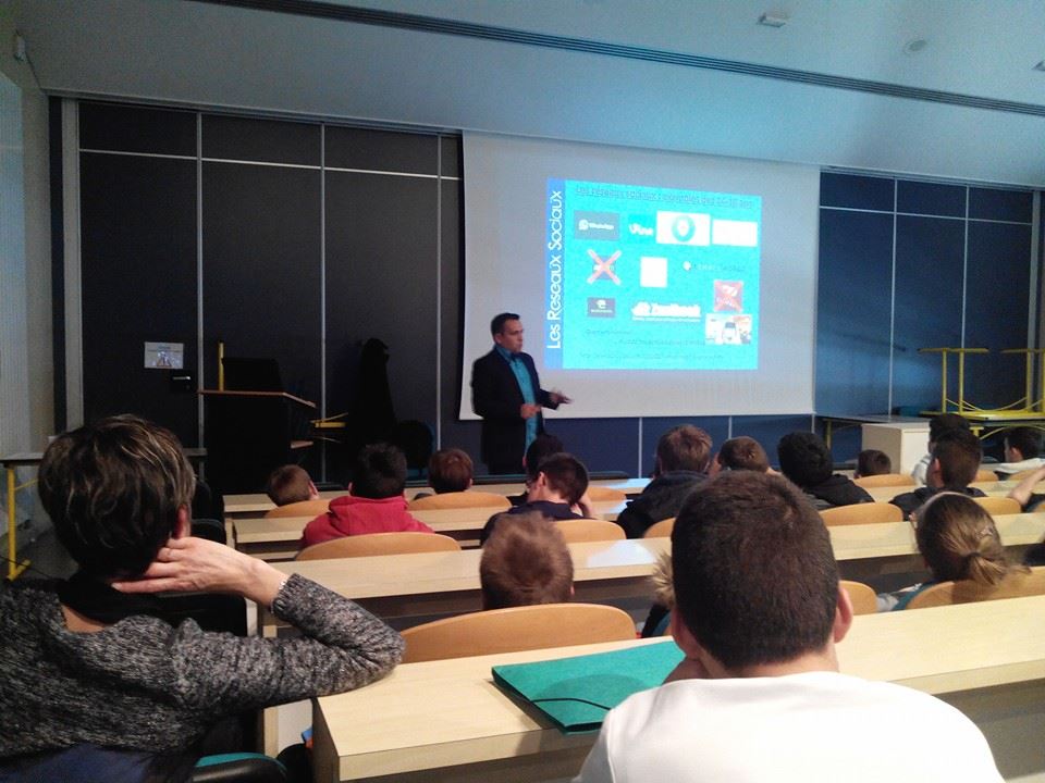 intervention facebook en college